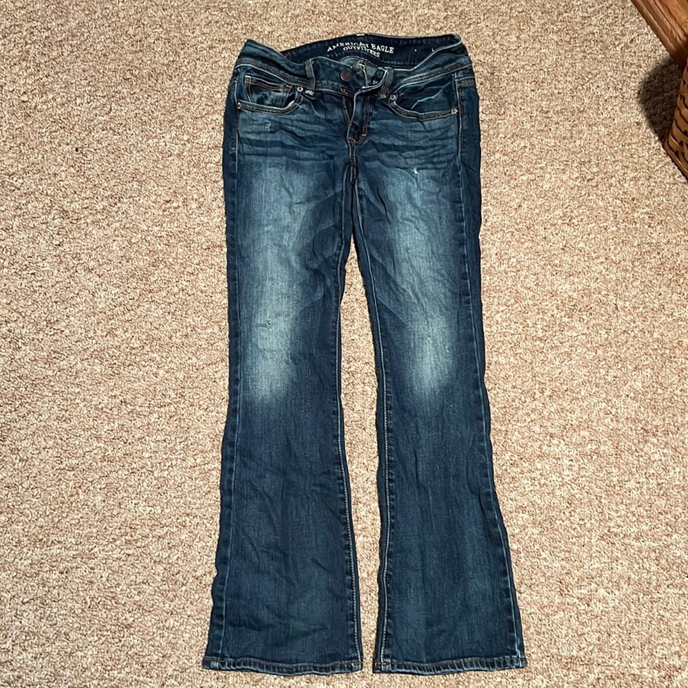 American Eagle women’s bell bottom jeans.  Great condition